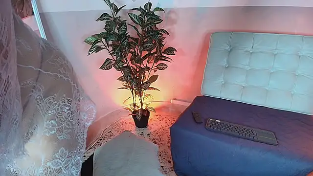 DivaFlamme online show from February 17, 2026, 4:53 am