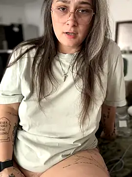 Alix Valentine online show from September 18, 2025, 9:50 pm