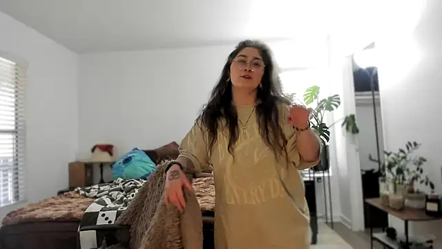 Alix Valentine online show from September 21, 2025, 9:05 pm