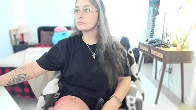 Snapshot of Alix_Valentine chatting on May 17, 2026, 6:48 pm Alix Valentine online show from May 17, 2026, 6:48 pm