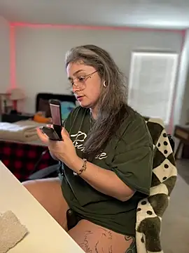 Snapshot of Alix_Valentine chatting on May 19, 2026, 9:10 pm Alix Valentine online show from May 19, 2026, 9:10 pm
