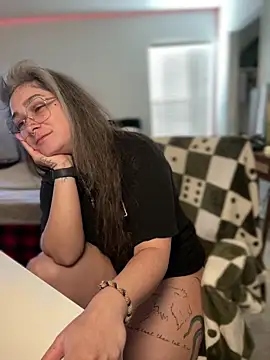 Snapshot of Alix_Valentine chatting on May 26, 2026, 1:51 pm Alix Valentine online show from May 26, 2026, 1:51 pm