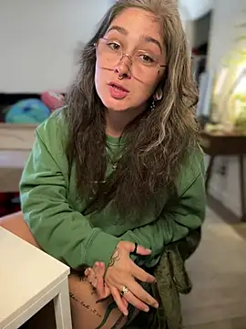 Snapshot of Alix_Valentine chatting on June 6, 2026, 5:06 pm Alix Valentine online show from June 6, 2026, 5:06 pm