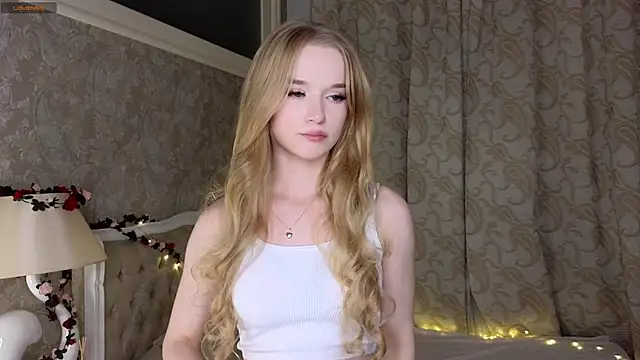 Snapshot of Emma_Frosty chatting on September 19, 2025, 6:19 pm Emma Frosty online show from September 19, 2025, 6:19 pm