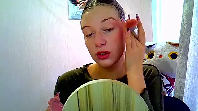 Lily Ember online show from September 26, 2025, 10:08 am