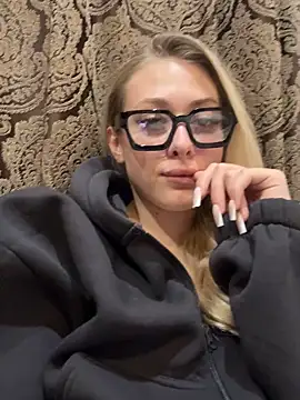 ChristyMarshall online show from October 28, 2025, 10:01 pm