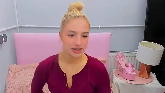 EvetteRose online show from September 30, 2025, 2:55 pm