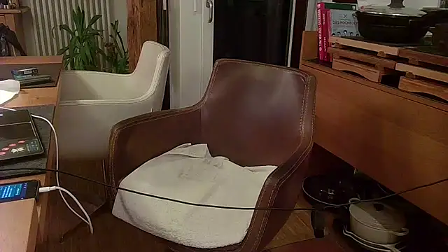 Unique X perience online show from October 4, 2025, 11:25 pm