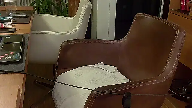 Unique X perience online show from October 5, 2025, 11:35 pm