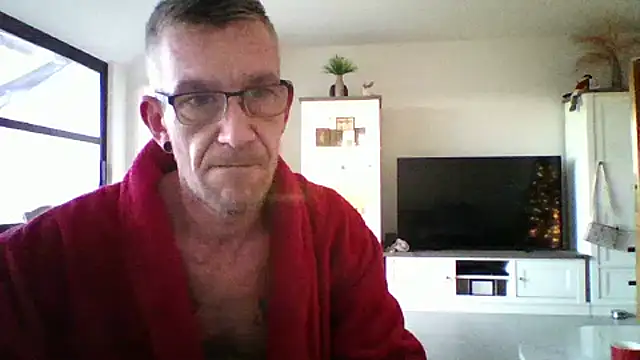 Snapshot of Kevinhot38 chatting on December 15, 2025, 10:08 am Kevinhot38 online show from December 15, 2025, 10:08 am