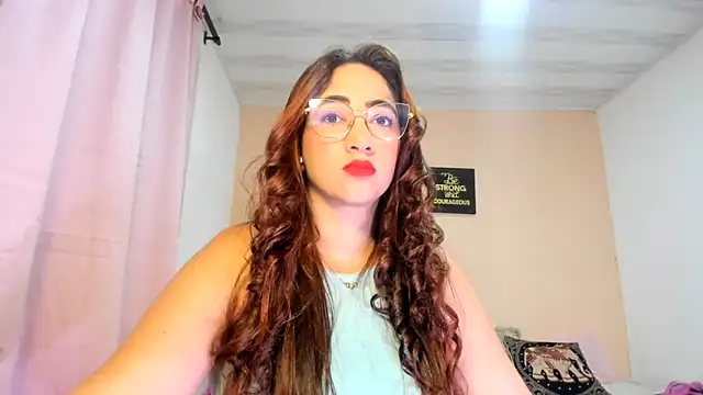 Snapshot of TamiDesire chatting on June 4, 2026, 6:14 pm TamiDesire online show from June 4, 2026, 6:14 pm