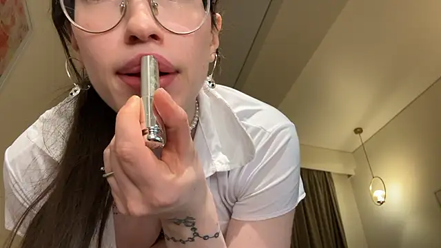 Kelly Berry   online show from March 2, 2026, 6:04 pm