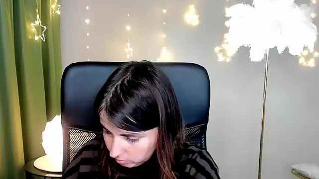 MartaEdams online show from December 23, 2025, 6:11 am