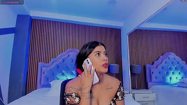 Snapshot of SelenaStonne chatting on September 27, 2025, 8:47 pm SelenaStonne online show from September 27, 2025, 8:47 pm