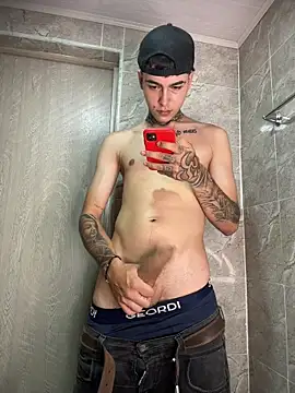 Snapshot of samm4044 chatting on December 15, 2025, 9:52 pm samm4044 online show from December 15, 2025, 9:52 pm