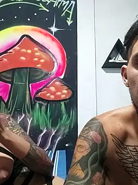 Snapshot of parejajuguetona420 chatting on March 9, 2026, 3:32 am parejajuguetona420 online show from March 9, 2026, 3:32 am