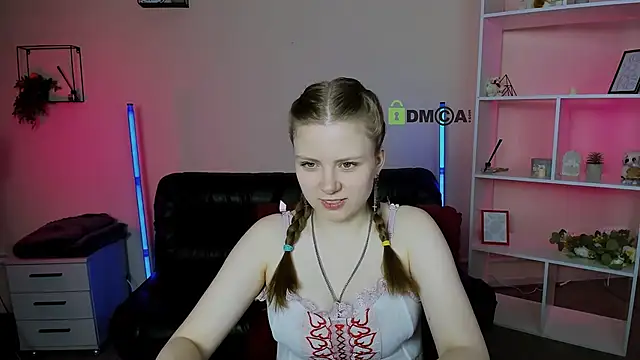 Snapshot of foxy_tease_ chatting on November 16, 2025, 1:28 pm foxy tease online show from November 16, 2025, 1:28 pm