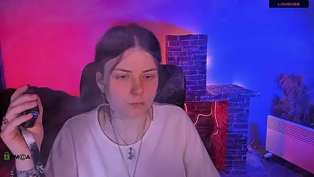 Snapshot of foxy_tease_ chatting on February 4, 2026, 12:27 am foxy tease online show from February 4, 2026, 12:27 am