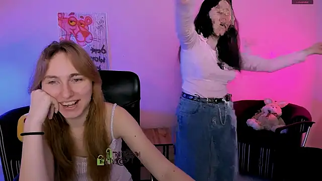 Snapshot of foxy_tease_ chatting on February 9, 2026, 8:24 pm foxy tease online show from February 9, 2026, 8:24 pm