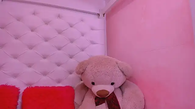 eimy skinny  online show from June 12, 2026, 1:21 pm