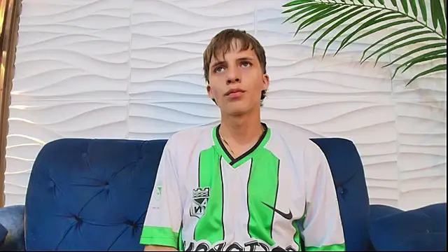 Snapshot of Pavo_tv chatting on May 18, 2026, 7:31 pm Pavo tv online show from May 18, 2026, 7:31 pm