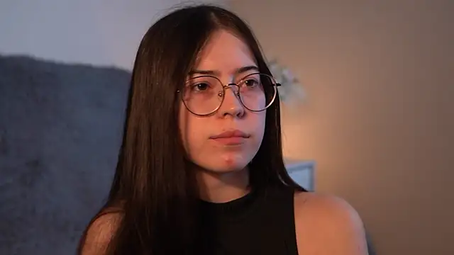 ywixos online show from December 13, 2025, 9:42 pm