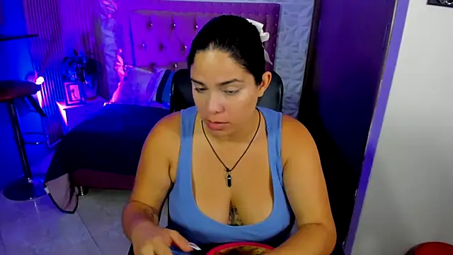 Snapshot of lucia_ht chatting on October 10, 2025, 1:26 am lucia ht online show from October 10, 2025, 1:26 am