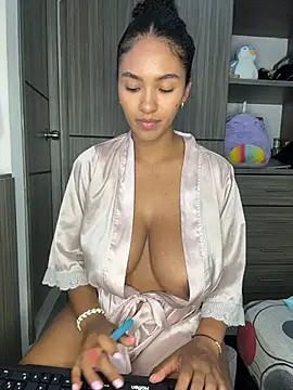 Snapshot of Mia_sweet80 chatting on November 30, 2025, 4:16 am Mia sweet80 online show from November 30, 2025, 4:16 am