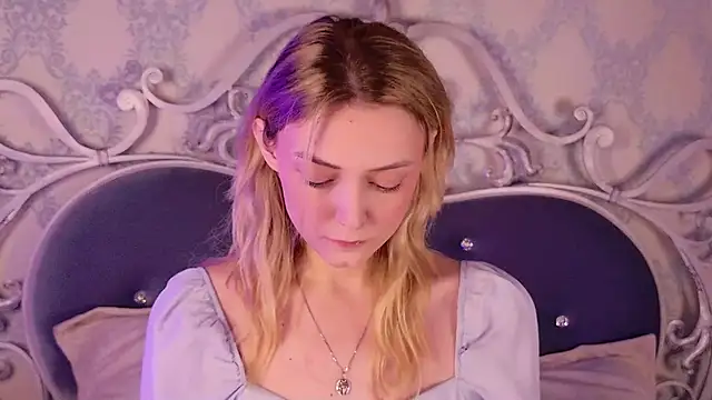 CindyFors online show from October 8, 2025, 8:50 pm