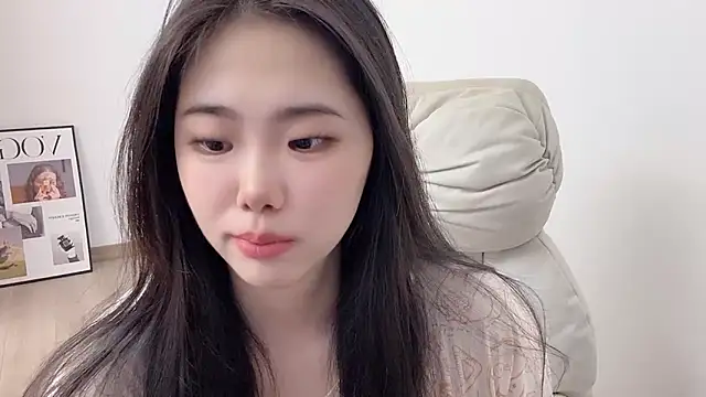 Snapshot of suki-1 chatting on June 1, 2026, 9:33 am suki-1 online show from June 1, 2026, 9:33 am
