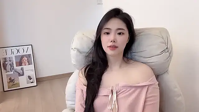 Snapshot of suki-1 chatting on June 12, 2026, 9:08 am suki-1 online show from June 12, 2026, 9:08 am
