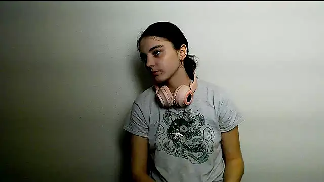 Sun Shine   online show from December 22, 2025, 10:29 pm