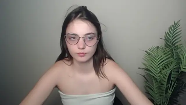 Snapshot of Sun_Shine__ chatting on June 23, 2026, 9:46 pm Sun Shine online show from June 23, 2026, 9:46 pm