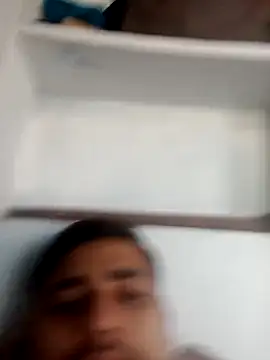 Snapshot of Desirock001 chatting on November 5, 2025, 5:29 am Desirock001 online show from November 5, 2025, 5:29 am