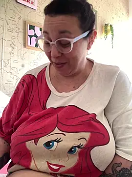 Snapshot of LupeLok chatting on June 11, 2026, 4:05 pm LupeLok online show from June 11, 2026, 4:05 pm