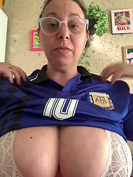 Snapshot of LupeLok chatting on July 16, 2026, 4:24 pm LupeLok online show from July 16, 2026, 4:24 pm