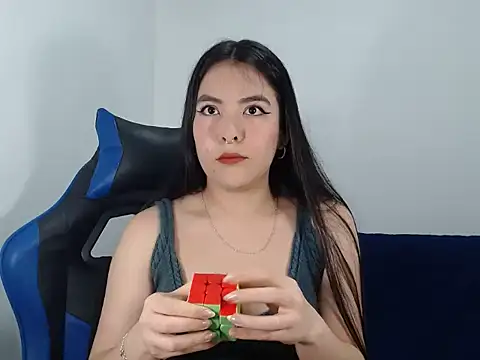 Snapshot of EloiseJun chatting on November 19, 2025, 3:06 am EloiseJun online show from November 19, 2025, 3:06 am