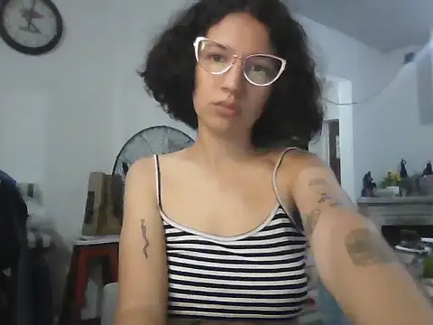 loliporomero online show from September 29, 2025, 1:33 am