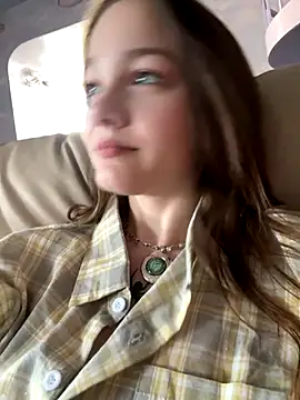 MichelleRoux online show from September 15, 2025, 10:48 am