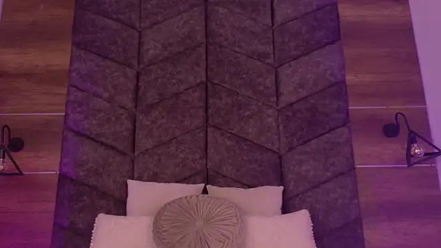 Snapshot of TiffValentinee_ chatting on October 4, 2025, 2:53 am TiffValentinee online show from October 4, 2025, 2:53 am