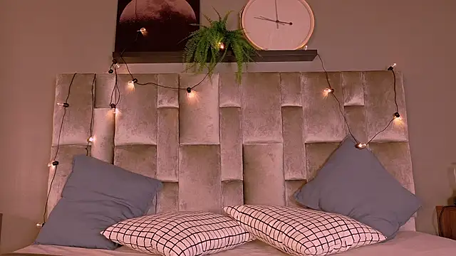 Snapshot of TiffValentinee_ chatting on October 13, 2025, 3:17 am TiffValentinee online show from October 13, 2025, 3:17 am