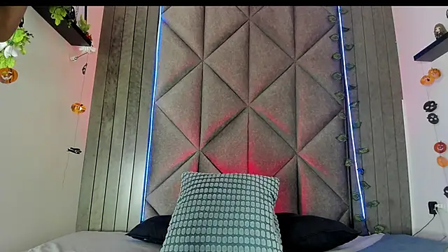 Snapshot of TiffValentinee_ chatting on October 24, 2025, 7:32 pm TiffValentinee online show from October 24, 2025, 7:32 pm