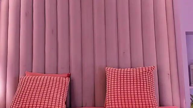 Snapshot of TiffValentinee_ chatting on October 28, 2025, 8:00 pm TiffValentinee online show from October 28, 2025, 8:00 pm