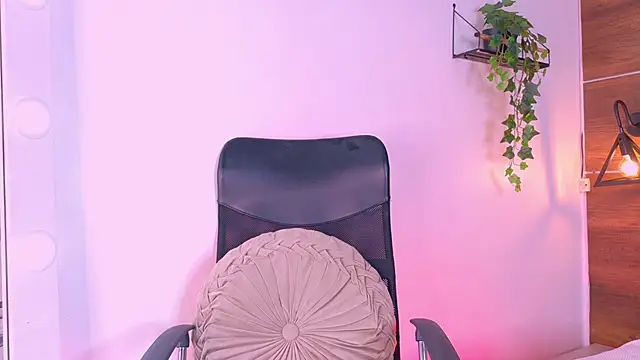 Snapshot of TiffValentinee_ chatting on November 5, 2025, 8:09 pm TiffValentinee online show from November 5, 2025, 8:09 pm