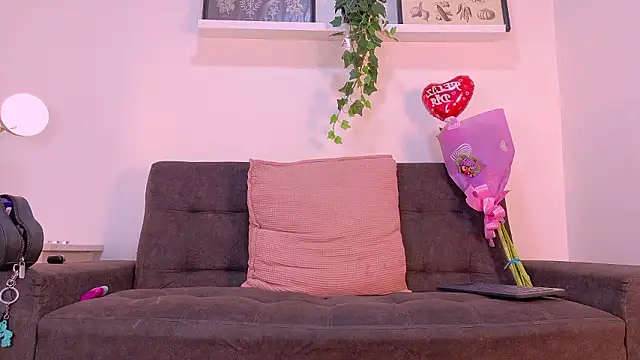 TiffValentinee  online show from March 8, 2026, 2:04 am