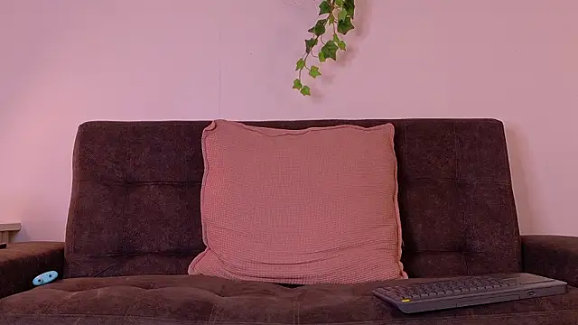 TiffValentinee  online show from March 10, 2026, 8:14 pm