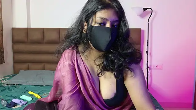 Snapshot of Gulaboo100 chatting on September 28, 2025, 6:19 am Gulaboo100 online show from September 28, 2025, 6:19 am