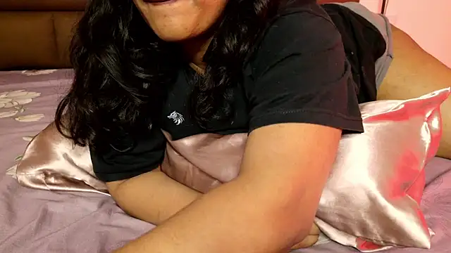 Snapshot of Gulaboo100 chatting on November 27, 2025, 8:00 pm Gulaboo100 online show from November 27, 2025, 8:00 pm