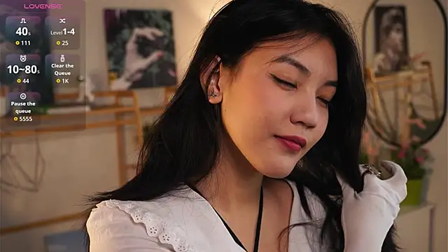 Snapshot of MoiraEger chatting on October 1, 2025, 5:08 pm MoiraEger online show from October 1, 2025, 5:08 pm