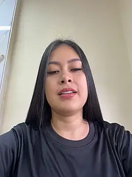 CrisMarulanda online show from June 16, 2026, 4:42 pm